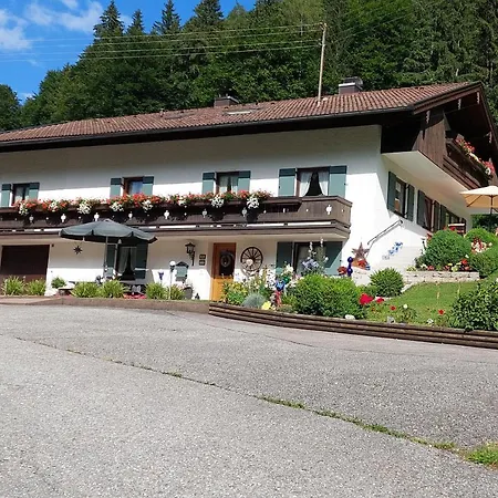 Gaestehaus Fellner ゲストハウス アシャウ・イム・キームガウ